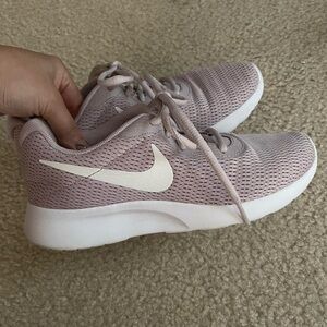Nike Tanjun Sneakers